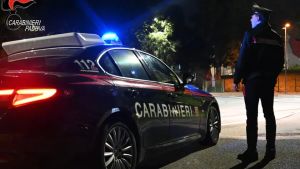 Cerca di sedare una rissa per un monopattino: insegnante aggredita da un alunno
