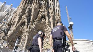 El Papa León XIV llega a Barcelona entre la expectación por la visita y el temor por las restricciones en la movilidad