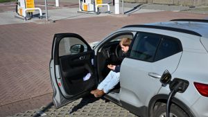 Studie: met buiten stroomspits opladen hoeft groei van elektrisch vervoer straks geen probleem te zijn