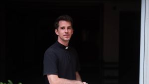 Carlos Bosch, el sacerdote de 32 años que coordina el acto del Papa en Montjuïc: 