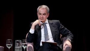 El juez se blinda ante posibles nulidades en el caso contra Zapatero: pide a EEUU permiso para usar el móvil con los mensajes clave
