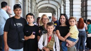 La historia de Yevgeniy, el niño ucraniano que perdió a su padre en la guerra y pasará el verano en Asturias: 