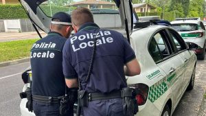 Voghera, investe una donna e poi viene preso a pugni: entrambi finiscono in ospedale