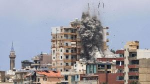Israel escala sus ataques contra Tiro, la principal ciudad costera del sur del Líbano, y daña ruinas milenarias