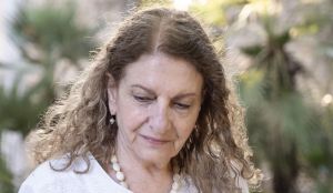 Ρέα Γαλανάκη: «Πλήρως ανεπαρκής η τεχνητή νοημοσύνη για έργα αξιώσεων»