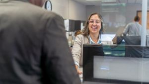 Nuovo contratto per 200mila statali: 221 euro in più, prime regole sull'IA