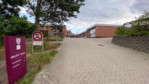 Hvad mener po­li­ti­ker­ne? Vil I gøre plads til en skole med suc­ces?