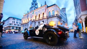 La 1000 Miglia accende Padova tra volti noti e fan appassionati