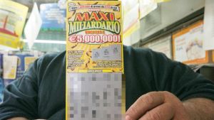 “Stalker? No, liberatelo”. Avvocati al contrattacco sul Paperone in carcere che vinse cinque milioni al gioco