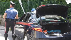 Legnano: sferra un pugno a un ragazzino durante la festa al parco, caccia a un 50enne