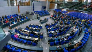 Der Bundestag sollte durcharbeiten: Erst Reformen, dann Ferien