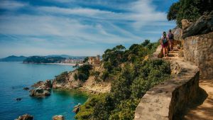 De calas escondidas a un jardín que conquistó a 'La Casa del Dragón': así es el destino perfecto para viajar este verano
