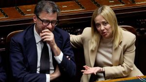 Avete una banca! Su Mps Meloni & Co. osservano con gioia il gran ritorno delle cooperative rosse