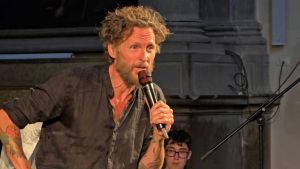 Jova cita San Francesco: “Cercate sempre la gioia. E alle suore dico: pregate per me”