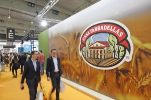 La CNMC desmonta la red eléctrica privada de Casa Tarradellas y aflora una deuda de 15,4 millones en peajes