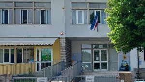 Classe unica, è caos. La rabbia dei genitori: 