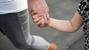 Ar­bejds­gi­ver­ne for­lan­ger: Gør hver­da­gen nem­me­re for bør­ne­fa­mi­li­er­ne