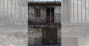 La aldea que sigue estando debajo