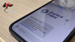 Quarto, in un appartamento la centrale delle truffe telefoniche agli anziani: 4 arresti