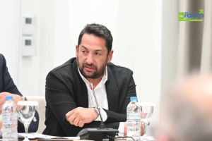 Ποιον δουλεύουν τελικά;