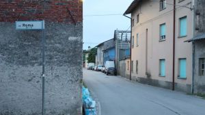 Terrore a Terenzano, anziana rapinata in casa e sequestrata per tutta la notte: caccia ai due banditi