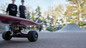 Spaventano i ragazzini in bici: a Mogliano caccia ai bulli dello skate park
