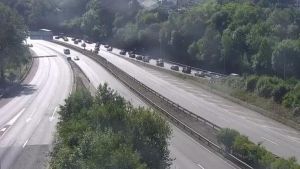Aparatoso accidente en Oviedo: un siniestro con cinco vehículos implicados provoca largas retenciones