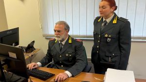 “Sono il dottor Capassi dell’Ispettorato”: anziana nel mirino dei truffatori, la Finanza sventa il raggiro