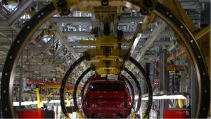 L’industria italiana cresce per il terzo mese di seguito, spinta dall’auto