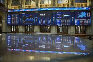 El IBEX 35 acelera las caídas y pone en peligro los 18.100 puntos antes de la inflación en EEUU
