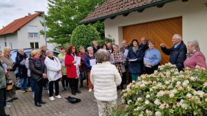 „Der Chor geht vor!“ - Werner Fischer feiert seinen 95. Geburtstag mit Chormitgliedern