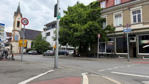 Zusammenstoß mitten in Singen: Rollerfahrer prallen auf Freiheitsstraße zusammen