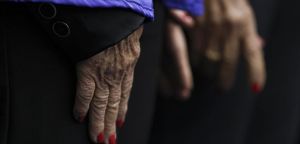 Mulheres 50+ lutam contra uma exclusão vergonhosa