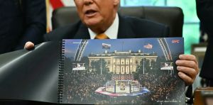 Pourquoi Trump installe une cage de combat devant la Maison‑Blanche