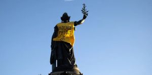 En France, les signes avant‑coureurs d’une crise institutionnelle majeure