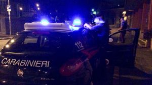 Inverigo, aggrediti nel parcheggio: donna sfregiata con una lametta da barba
