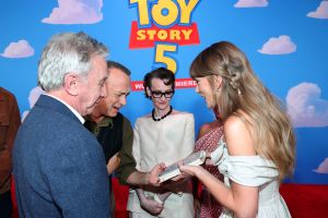 Taylor Swift surprises crowd at LA premiere of 'Toy Story 5'
