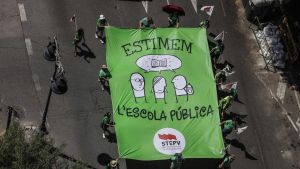 Los docentes valencianos votan suspender la huelga indefinida y rechazan el acuerdo con Conselleria de Educación