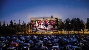 A Loro Ciuffenna arriva il cinema drive-in: sotto il cielo in auto si guarda il film