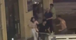 Cento, ubriachi aggrediscono il titolare di un bar: c’è un ferito