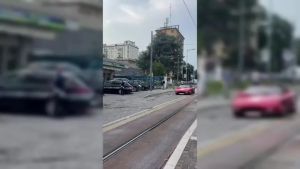 Moto della polizia senza controllo dopo l'incidente alla 1000 Miglia a Padova: ecco il video virale