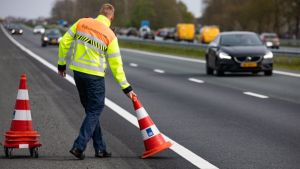 Wegen in het noorden voorlopig niet onderhouden door geldgebrek, getroffen provincies reageren ontstemd