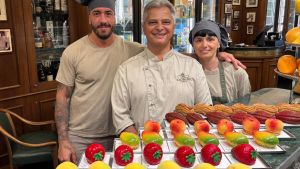Frutta o dolce? La moda dei dessert realistici conquista i social e fa impennare le vendite anche a Firenze