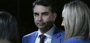 O curriculum vitae de Flávio Bolsonaro