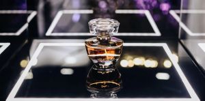 Le luxe contre lui‑même