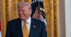 Trump amenaza con tomar la isla de Jark en 
