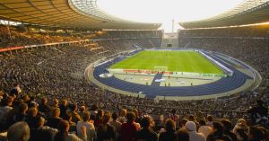 Futebol em 1º lugar: quantos brasileiros mudariam a viagem por um jogo?