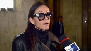 Maltrattamenti su Solange Marchignoli, condannato l’ex compagno. Lui prova l’estrema difesa: “L’ho sempre trattata come un fiore”