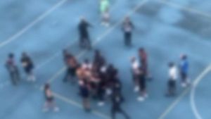 Lecco, rissa tra giovani al campo sportivo. La paura dei residenti: “Se interveniamo ci aggrediscono”