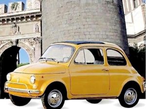 «Le 500 alle Porte di Napoli», sfilata d'auto d'epoca a Porta Capuana